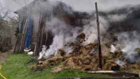 Incendio en una finca en Álbares de la Ribera