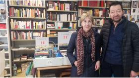 Pilar y Suso, responsables de la librería Carballido.