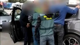 Imagen del momento de la detención facilitada por la Guardia Civil de Burgos