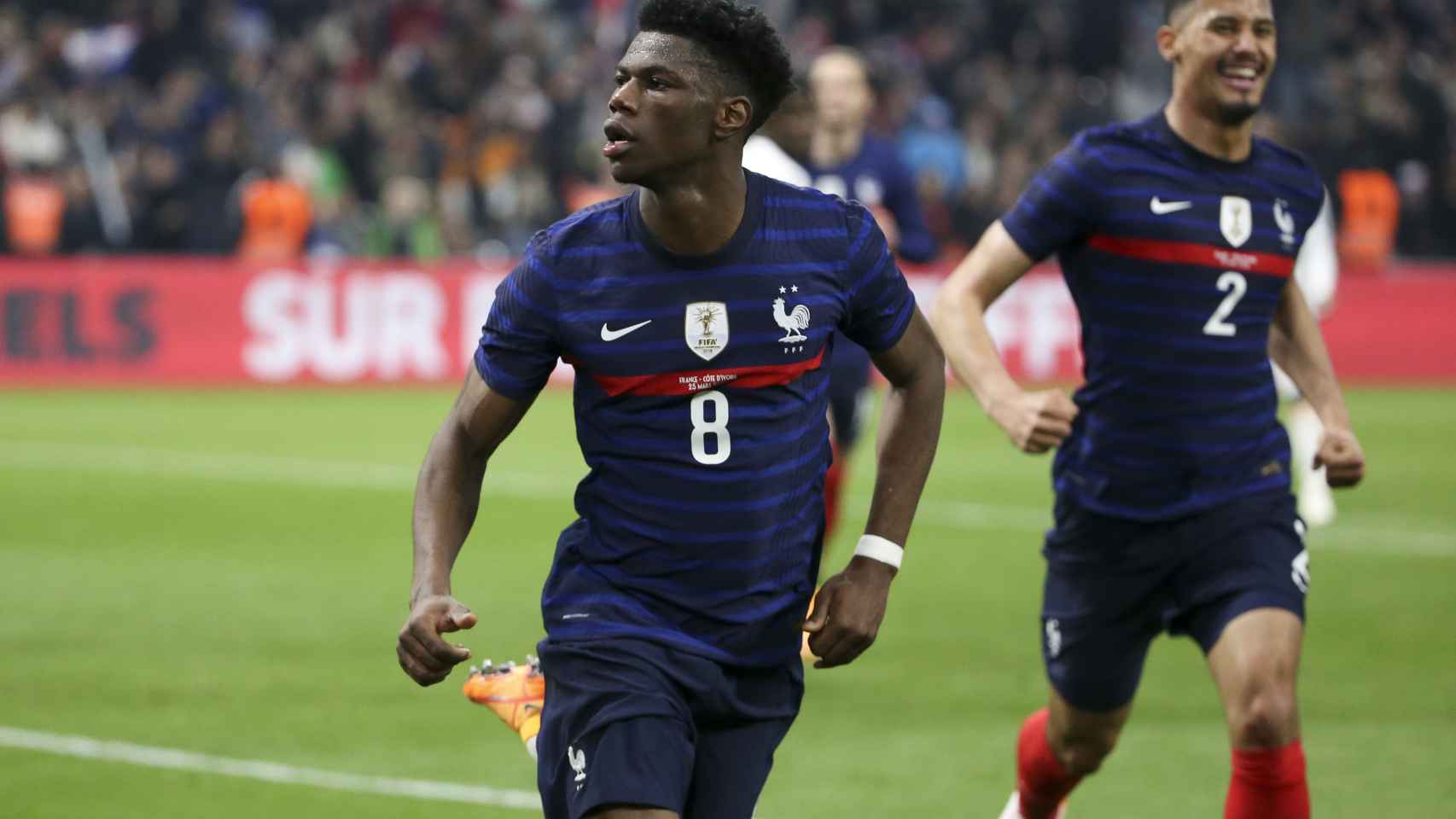 Aurelien Tchouameni celebra un gol con la selección de Francia