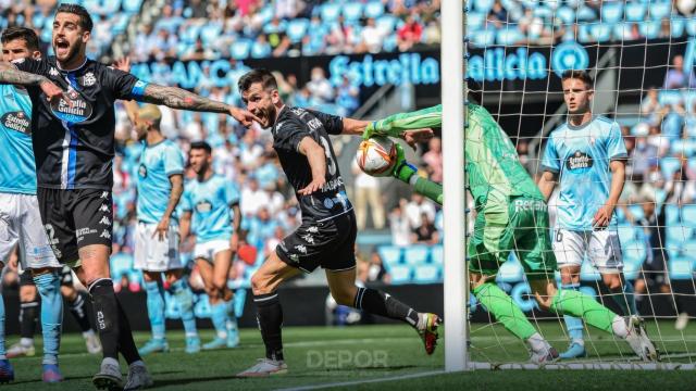 Un momento del encuentro Celta B-Deportivo.