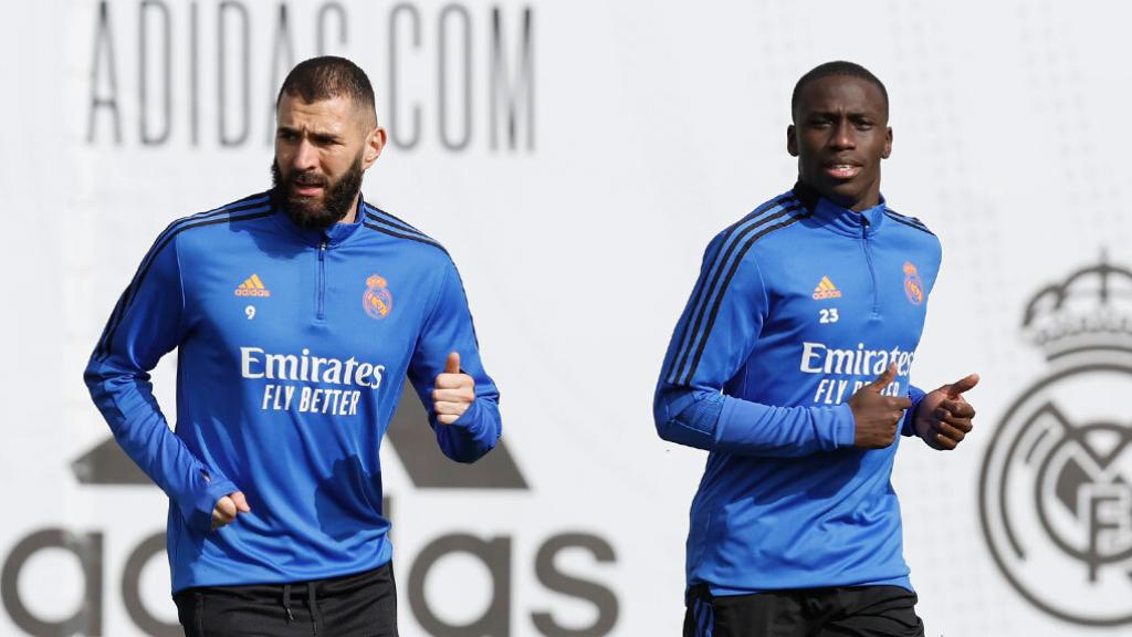 Karim Benzema y Ferland Mendy, en entrenamiento del Real Madrid