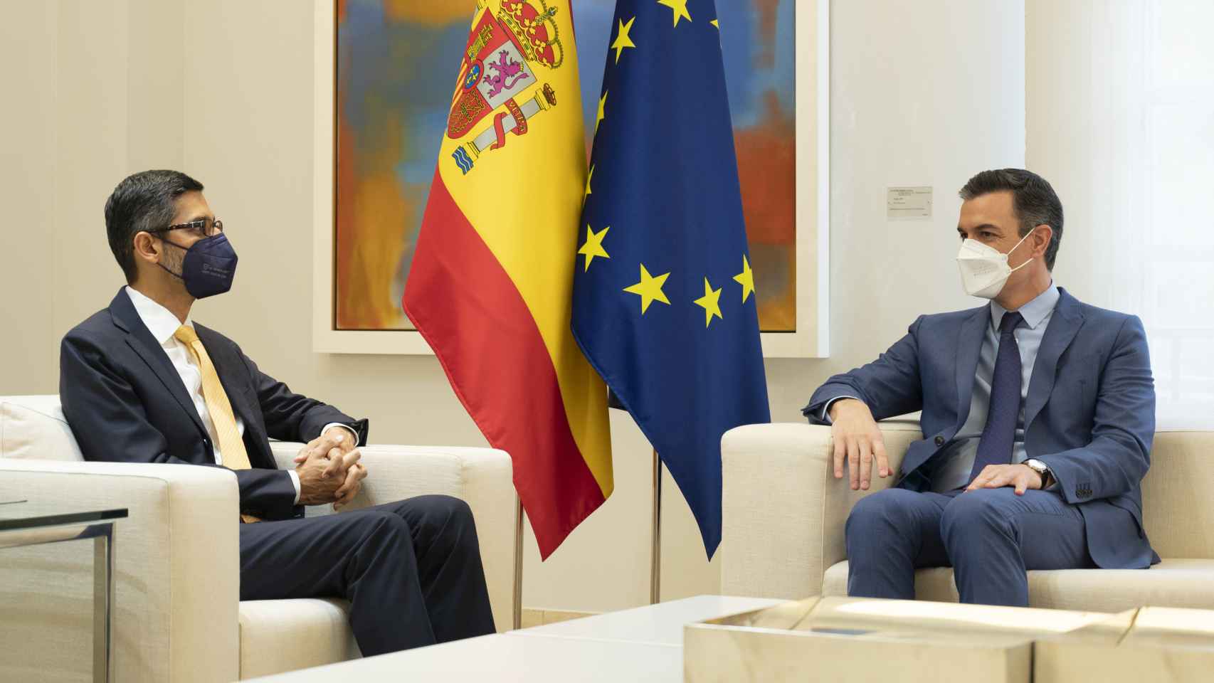 Sundar Pichia, CEO de Google y Alphabet, y Pedro Sánchez, presidente del Gobierno.