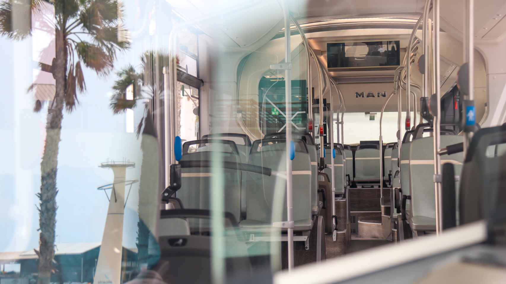Imagen del interior del autobús durante su presentación en Alicante