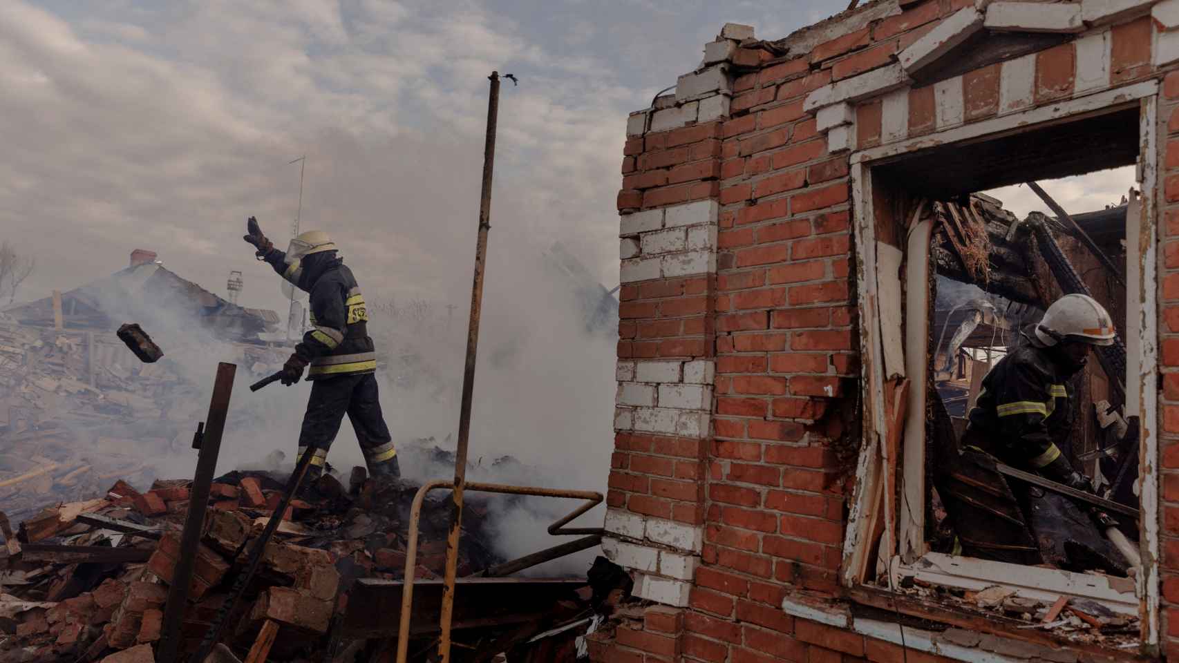Edificios destrozados tras los ataques a civiles en Járkov.