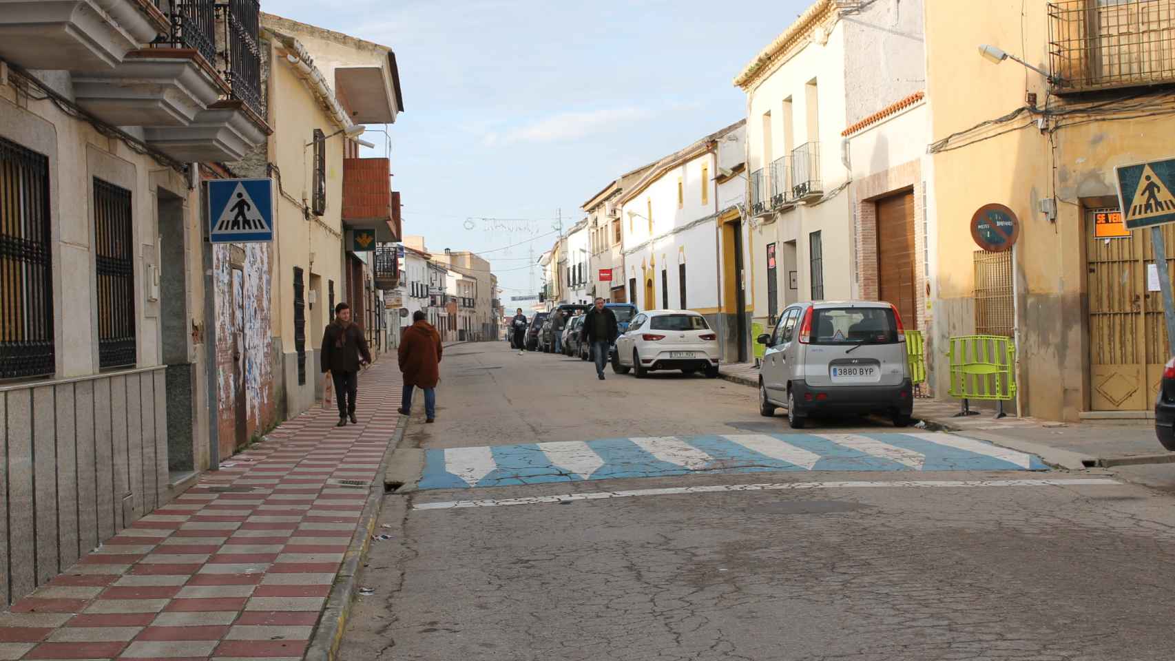 Una de las calles de Villamayor de Calatrava, con el 50% del alumbrado público.