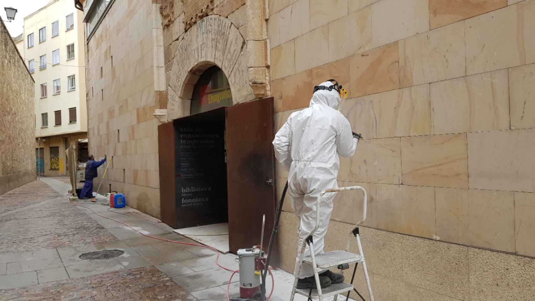 Limpieza de pintadas en Zamora