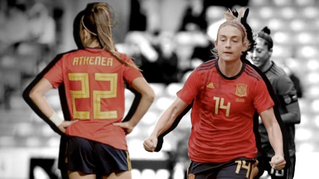 Athenea del Castillo y Alexia Putellas, en un fotomontaje con las camisetas de España.