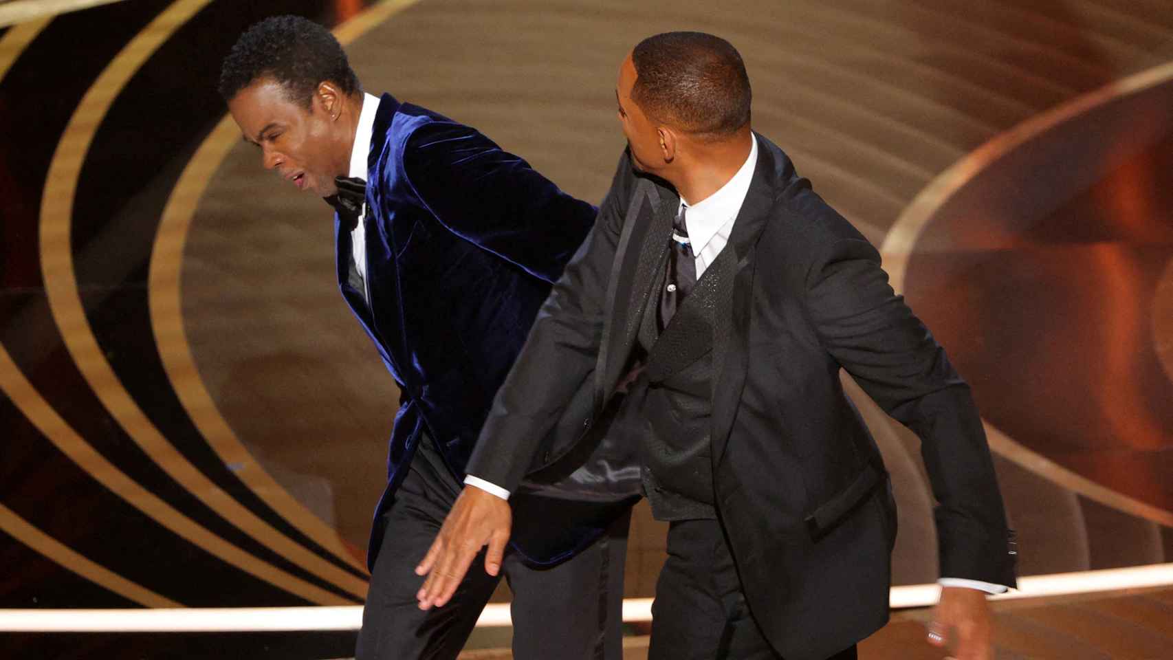 Will Smith golpea a Chris Rock en la gala de los Óscar el pasado domingo. Foto: Reuters/Brian Snyder
