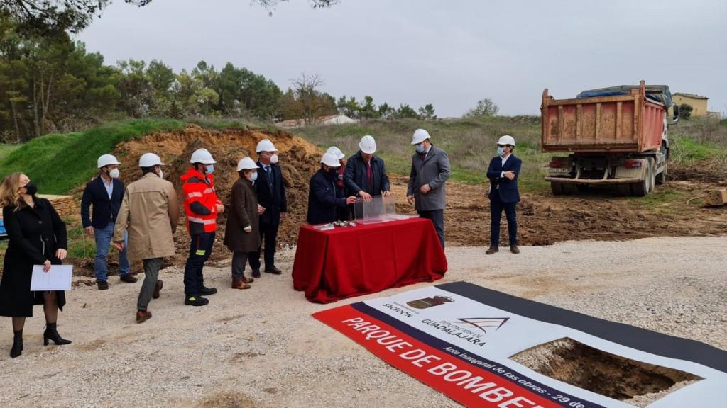 Comienza a construirse un parque de bomberos que cubrirá a 45 pueblos de Guadalajara