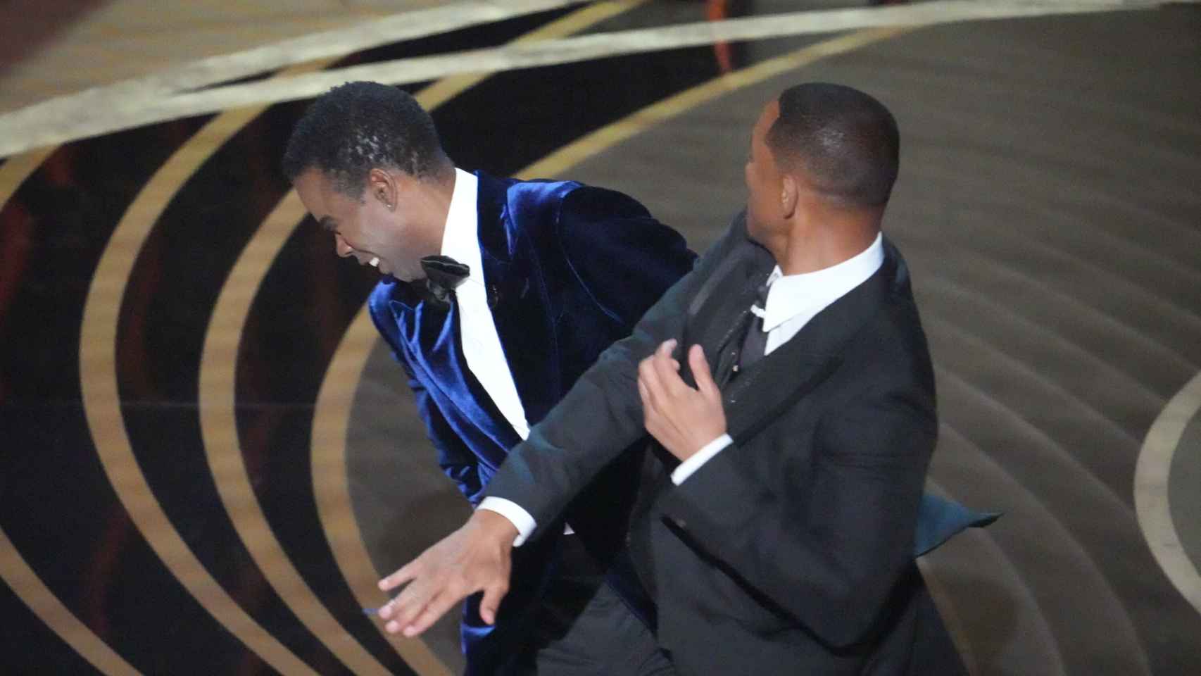 Will Smith abofetea a Chris Rock en la Gala de los Oscar de 2022.