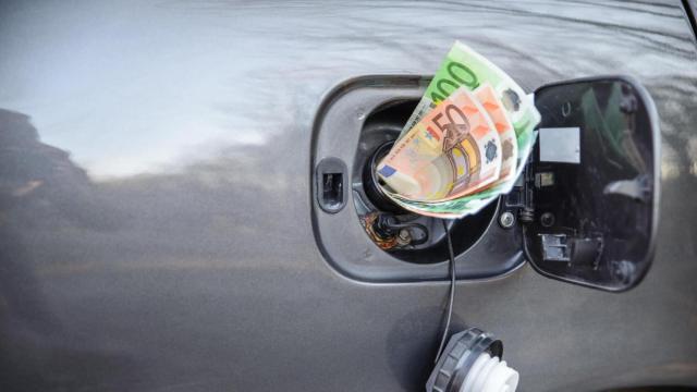 Depósito de gasolina de un vehículo.