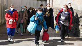 Un grupo de refugiados ucranianos a su llegada a Santiago de Compostela.