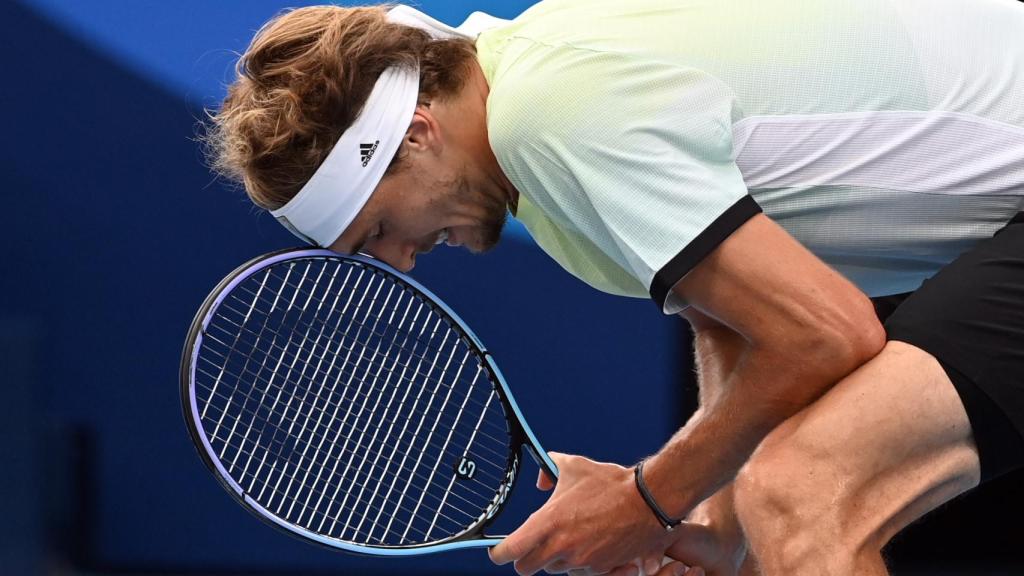 Zverev lamentándose por un error