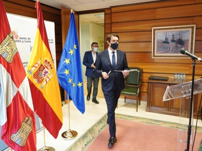 El consejero de Fomento en funciones, Juan Carlos Suárez-Quiñones, antes de su rueda de prensa de este miércoles.