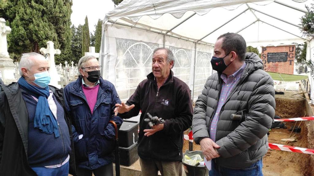 Visita de UGT al cementerio de El Carmen