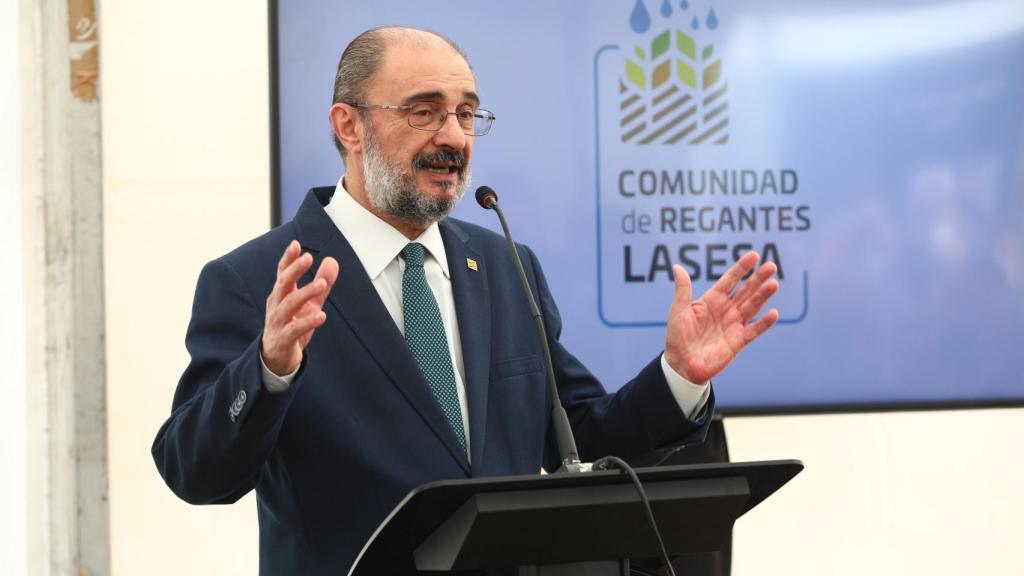 Javier Lambán da un discurso durante un acto