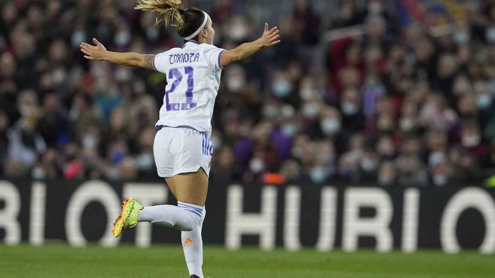 Claudia Zornoza celebra el gol del Real Madrid Femenino en el Camp Nou