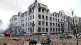 El edificio de la Universidad de Járkov, completamente derruido por las bombas.