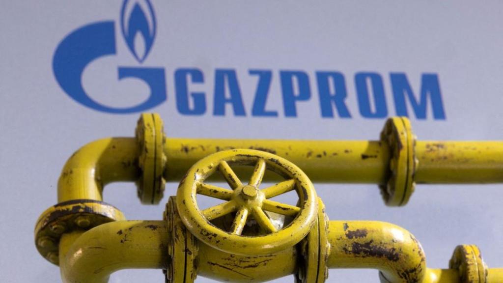 El logo del monopolio del gas ruso, Gazprom.