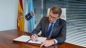 Feijóo firma su dimisión como presidente de los populares gallegos.