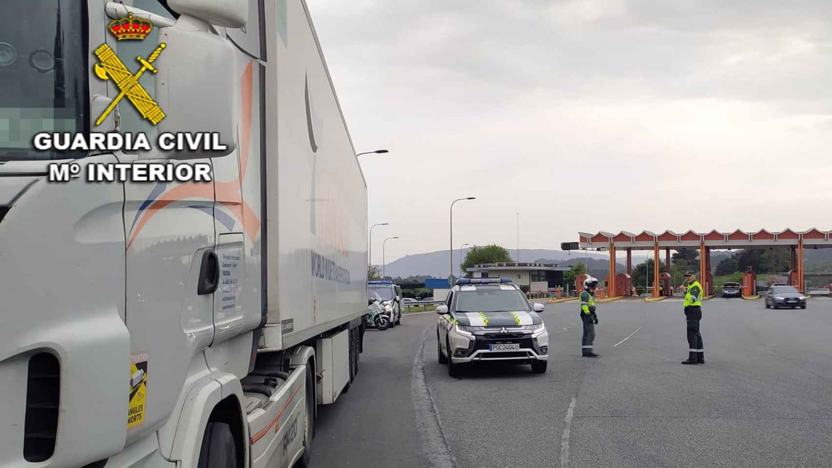 La Guardia Civil intercepta en la AP-9, en Vilaboa, al conductor de un camión con matrícula portuguesa, que quintuplicaba la tasa máxima de alcoholemia permitida.