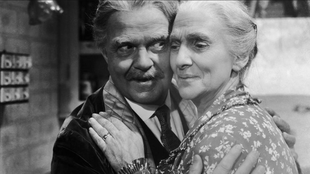 Victor Moore y Beulah Bondi en una escena de 'Dejad paso al mañana' (1937)