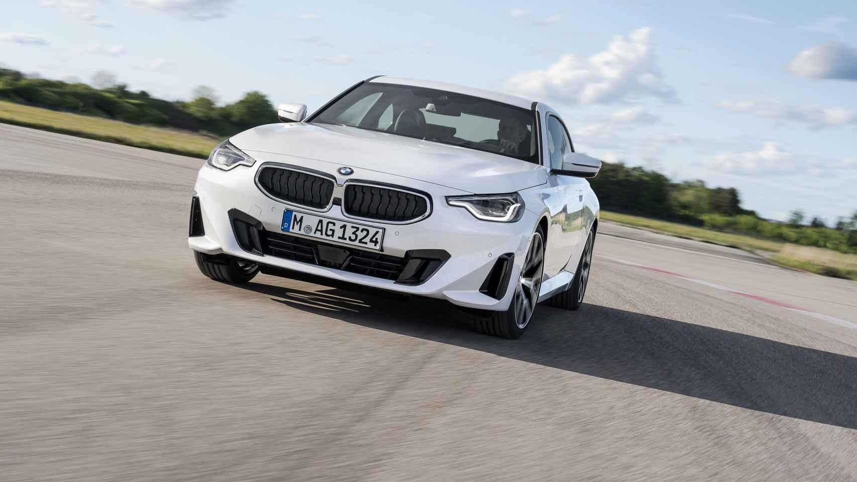 Hereda la tecnología del chasis de los BMW Serie 3 y Serie 4.