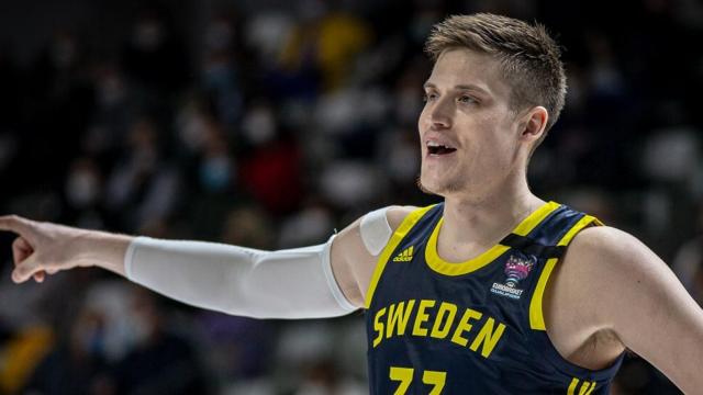 Jonas Jerebko durante un partido de la selección de Suecia