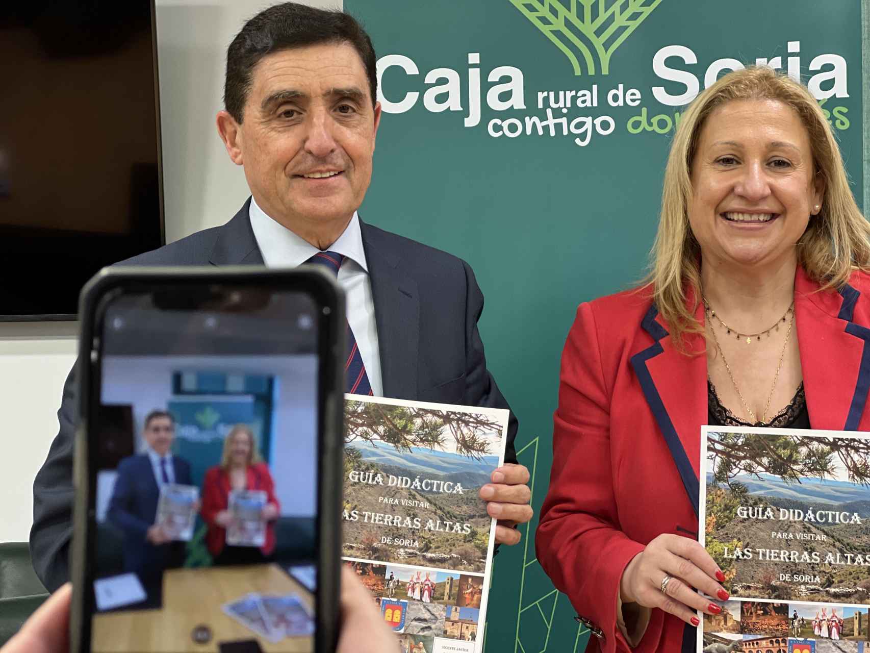 Firma del convenio de colaboración entre Caja Rural de Soria y Educación