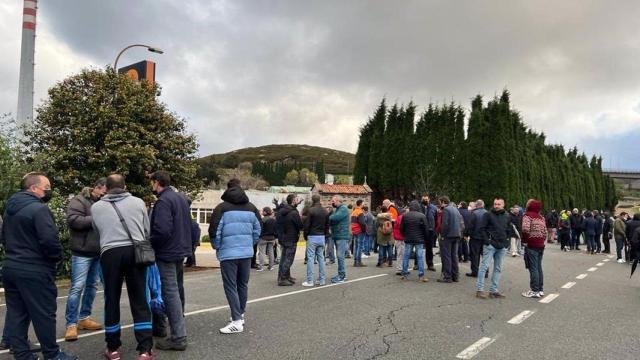 Concentración esta mañana de trabajadores de las subcontratas