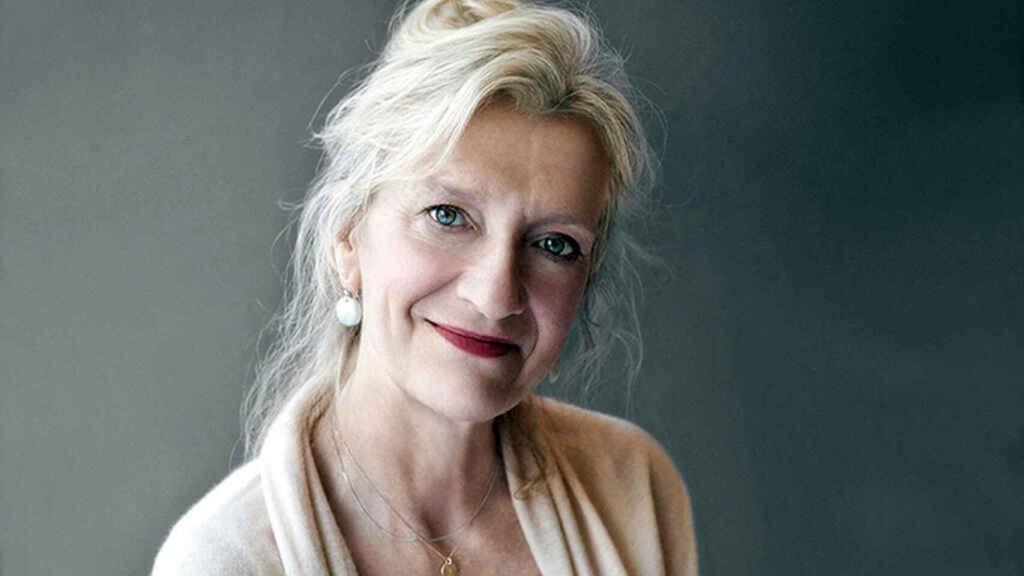 La escritora Elizabeth Strout.