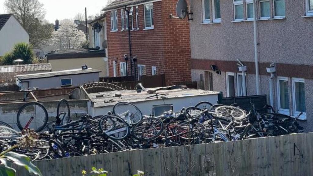 Bicicletas almacenadas en su casA