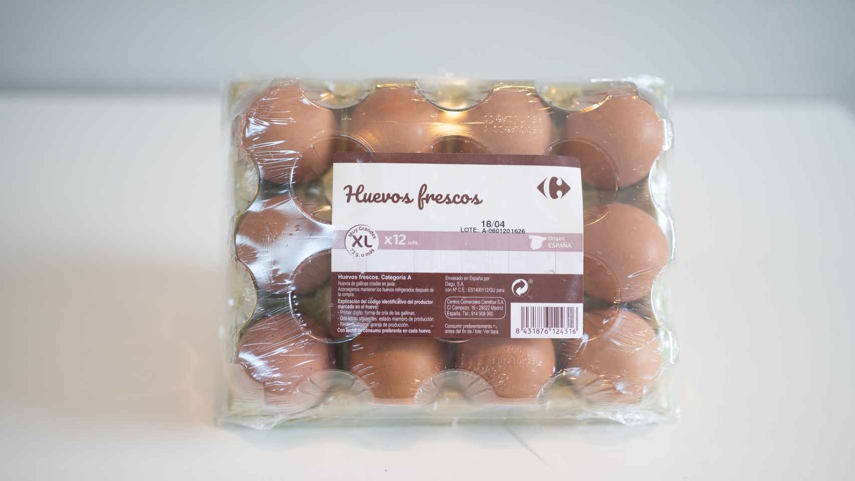 El paquete de doce huevos de Carrefour.