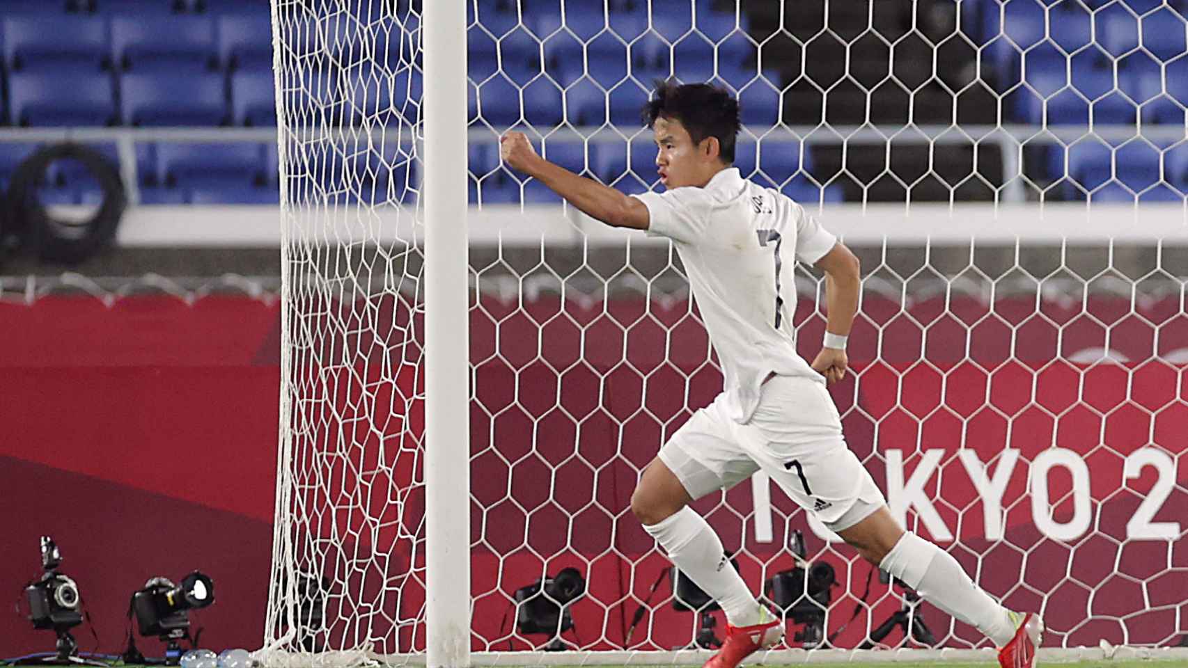 Takefusa Kubo celebrando un gol con la selección de Japón en los JJOO 2020