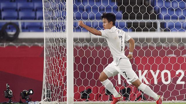 Takefusa Kubo celebrando un gol con la selección de Japón en los JJOO 2020