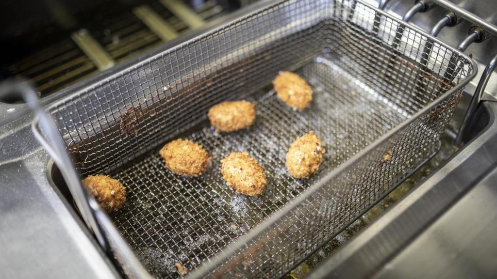 Preparación de las croquetas.