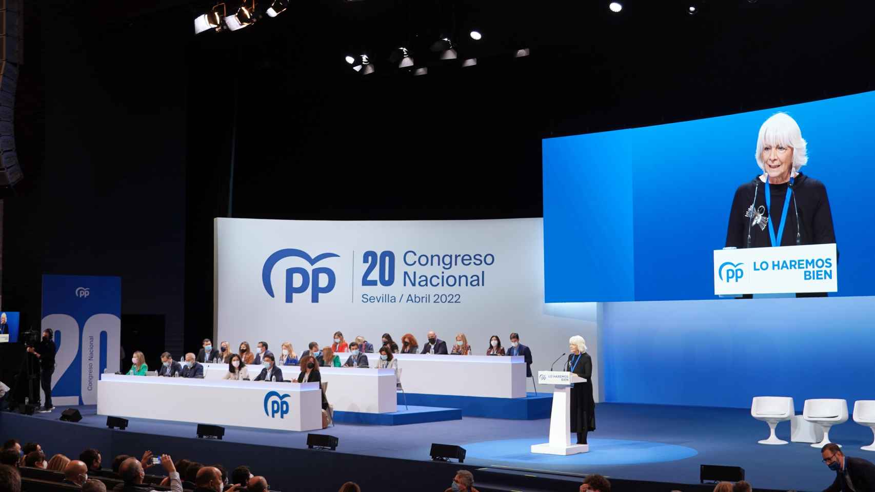 Mesa del Congreso  del XX Congreso extraordinario del Partido Popular en Sevilla