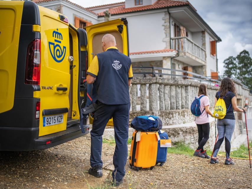 Correos facilitará el Camino de Santiago a los castellano y leoneses con su servicio Paq Mochila