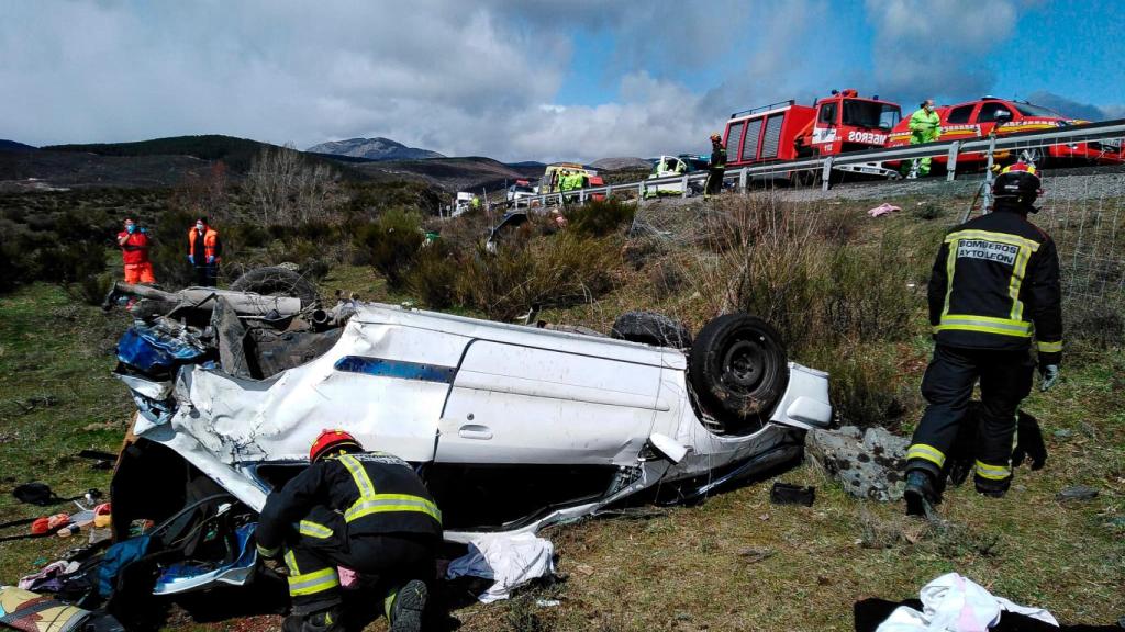 Imagen del vuelco del vehículo en Carrocera, León