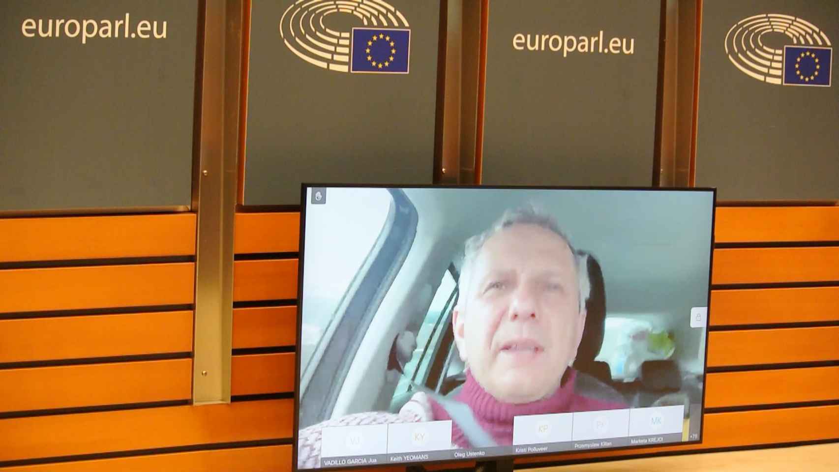 Oleg Utsenko, asesor económico de Volodímir Zelenski, teleconectado al acto en el Parlamento Europeo..