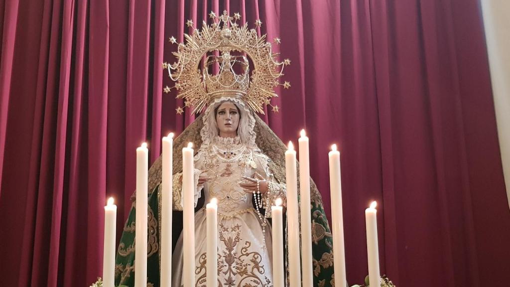 La Virgen de la Esperanza, momentos previos al traslado.