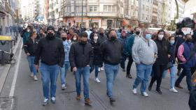 Trabajadores de las auxiliares de la refinería de A Coruña en la manifestación de este viernes.