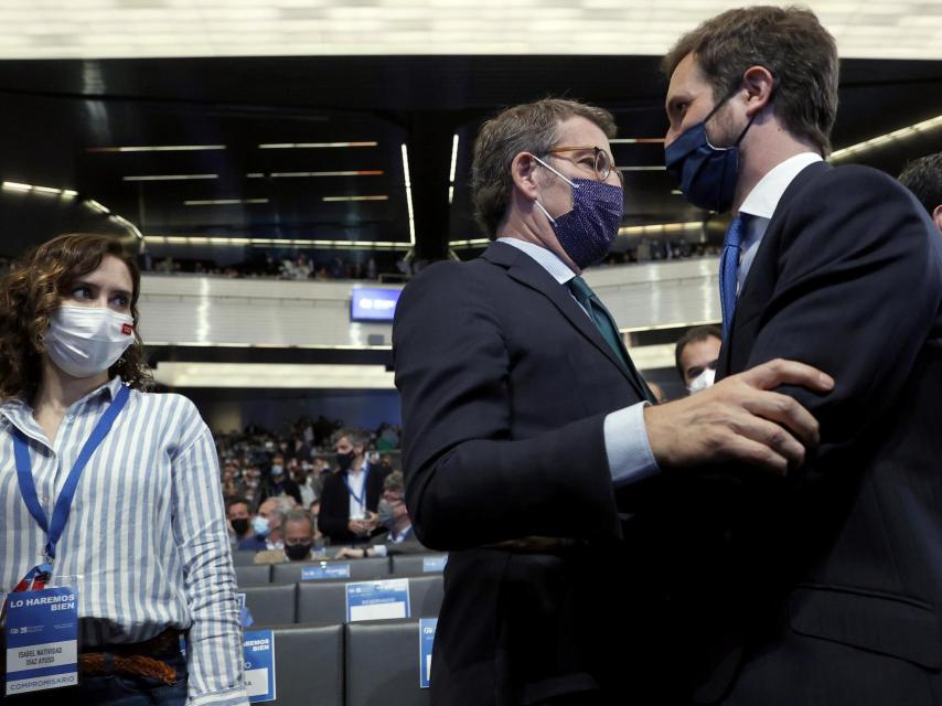 Isabel Díaz Ayuso, Alberto Núñez Feijóo y Pablo Casado, en el congreso de Sevilla.