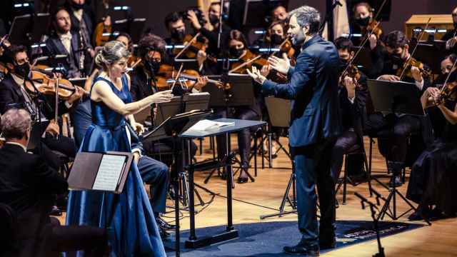 Josep Vicent dirige la ADDA Simfònica con la mezzosoprano Stefanie Irányi.