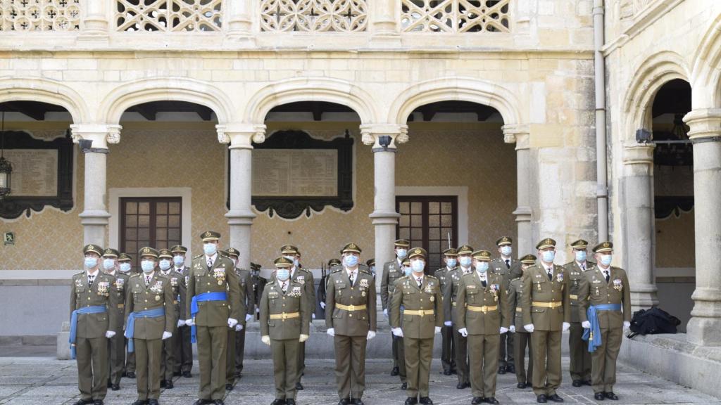 La 284 promoción de la escala de oficiales de Artillería de Segovia celebra sus bodas de plata