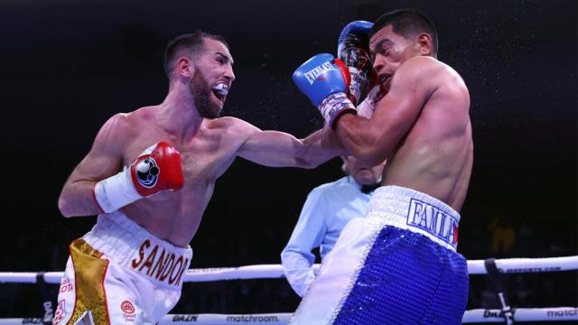 Sandor Martín, durante su pelea contra José Félix