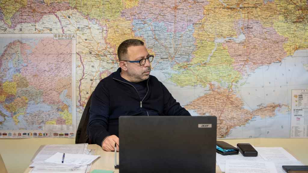 Gennady Korban trabaja en diferentes lugares de la ciudad para reducir riesgos.