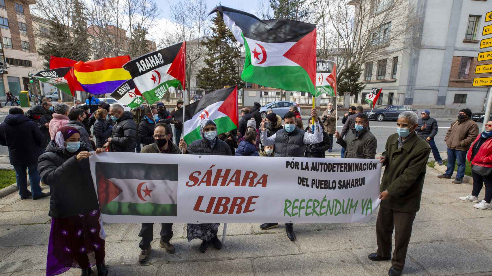 Concentración del colectivo del Pueblo Saharaui de Ávila ante la Subdelegación del Gobierno contra la posición del Ejecutivo central