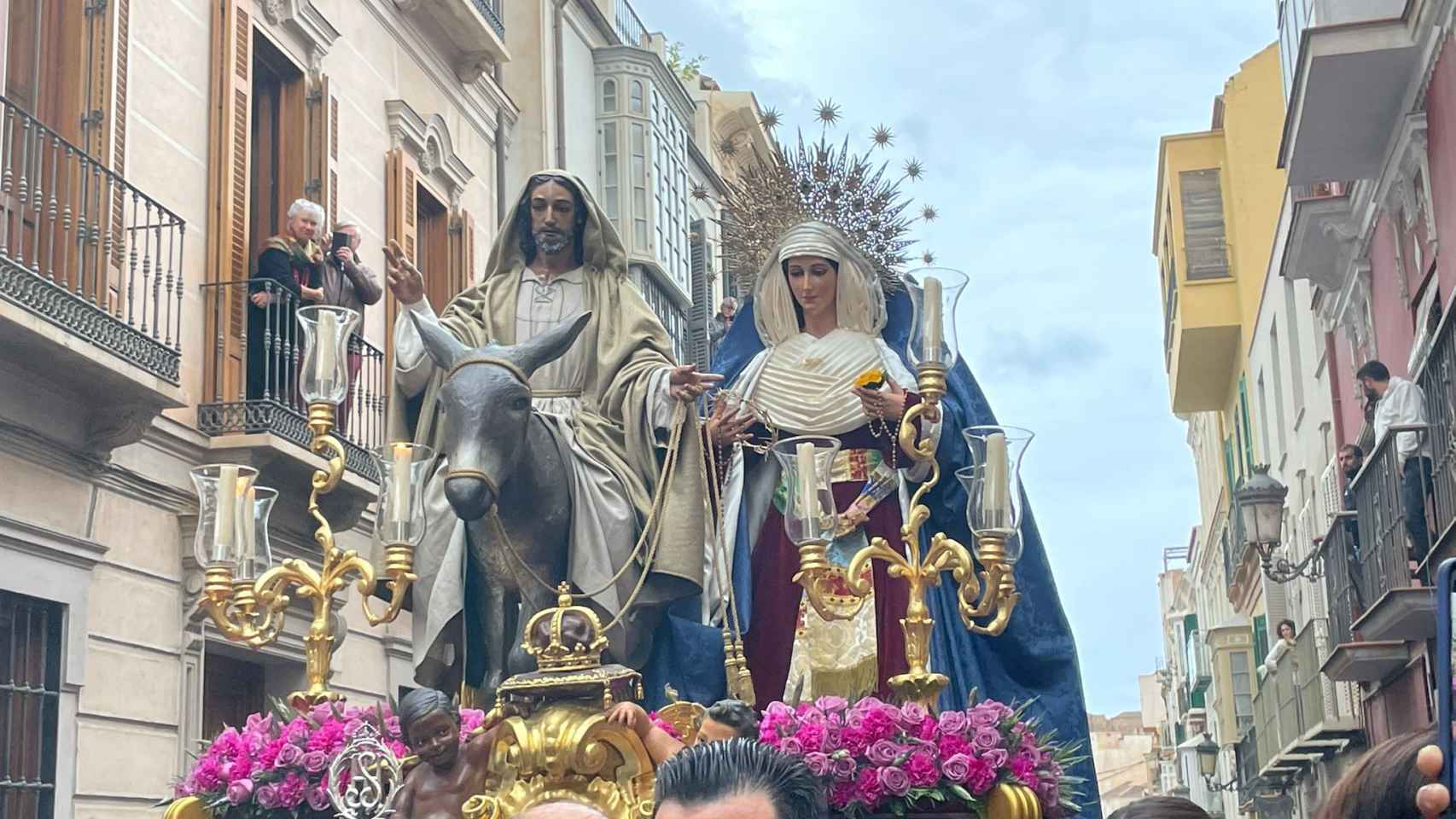Jesús a su entrada en Jerusalén y la Virgen del Amparo.